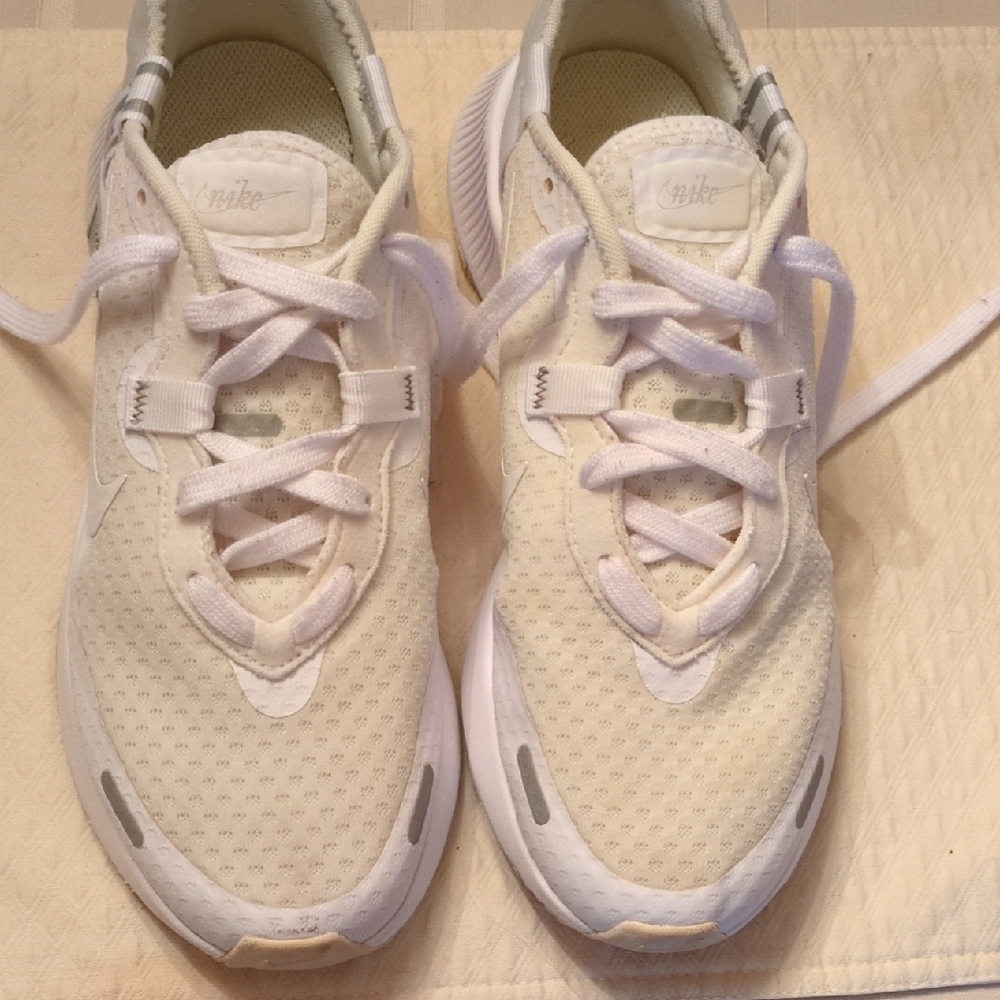Women's Nike White Athletic Shoes,NKE 72